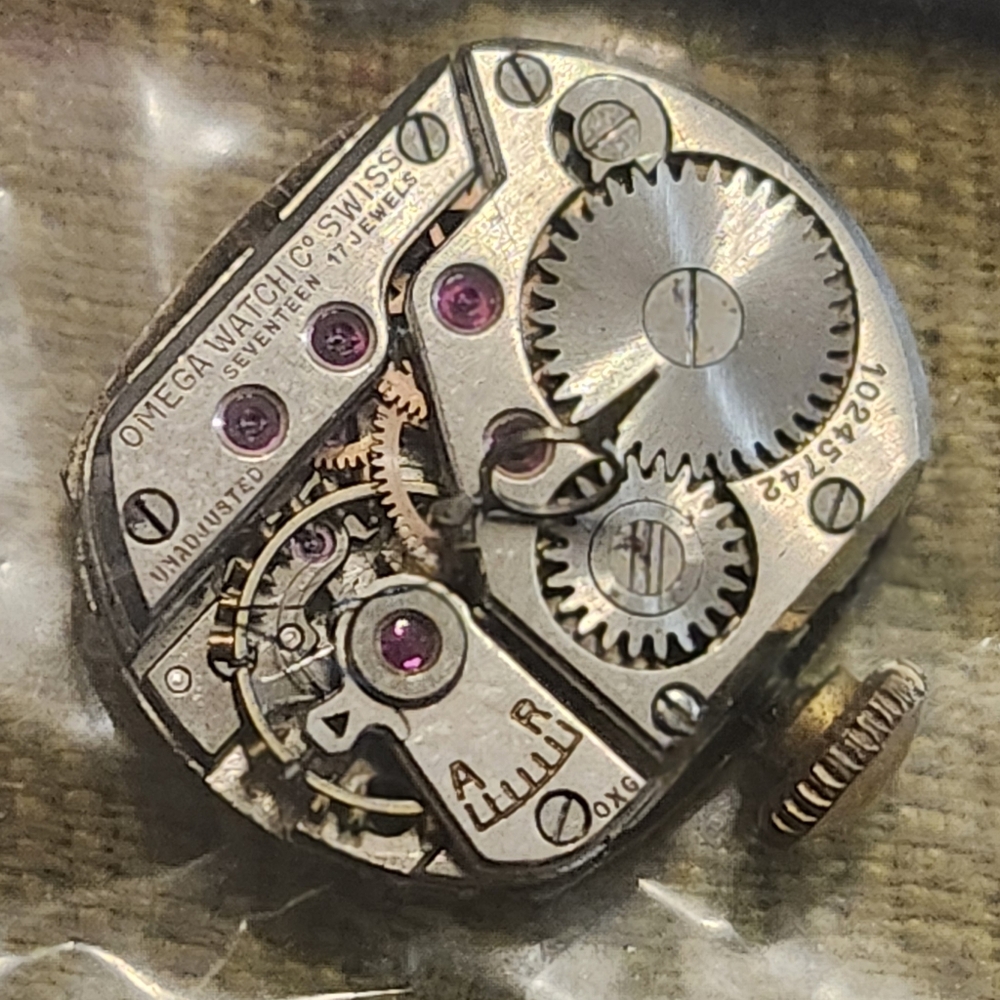 Vintage Omega Movements one works great the other one doesnt - Picture 8 of 12